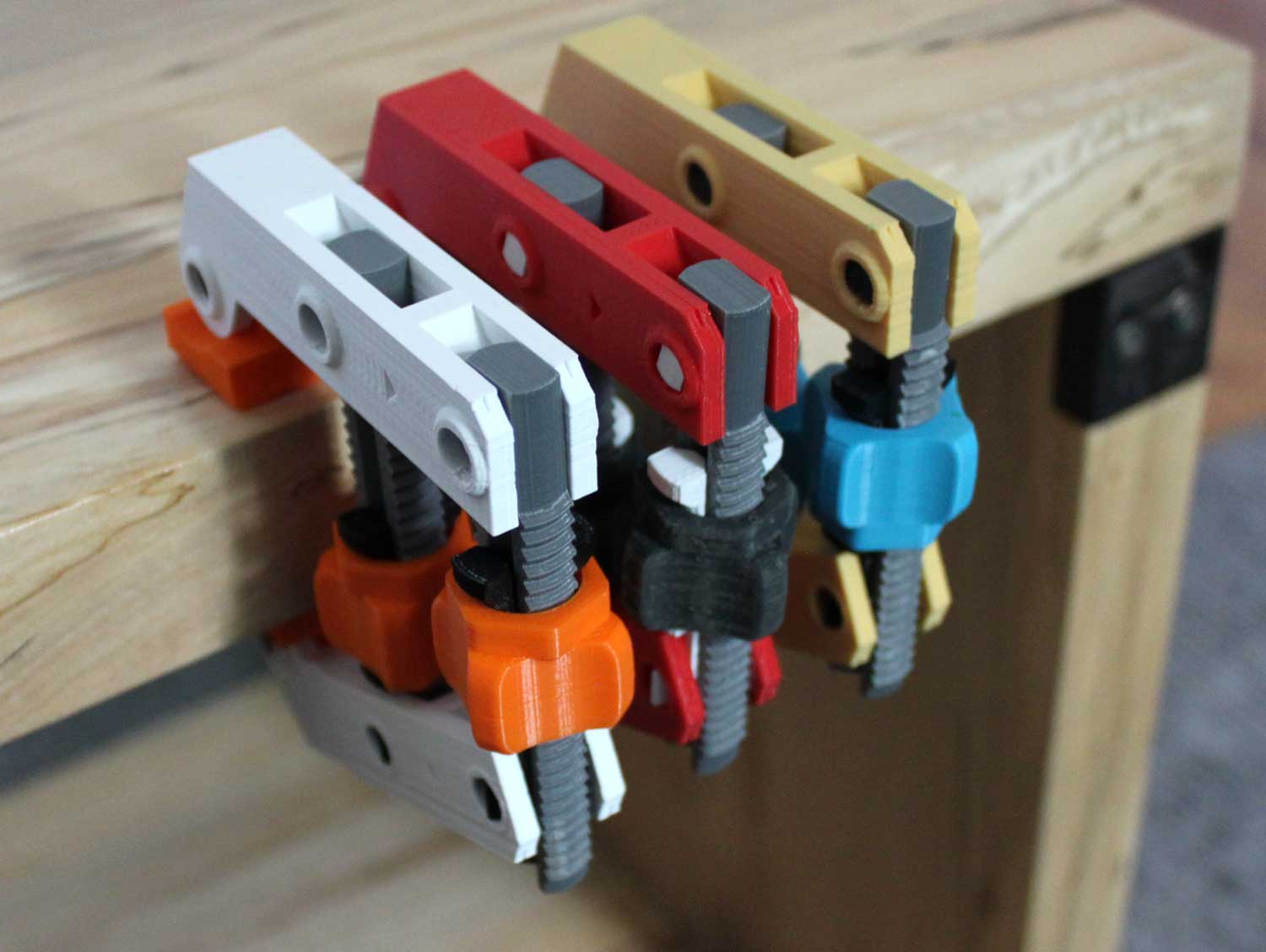 3D Printed Hand-Screw Clamp